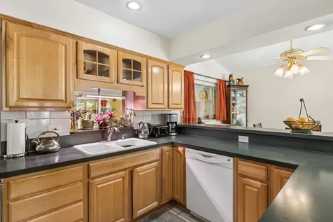 1044 Charing Cross Road Lombard IL 60148