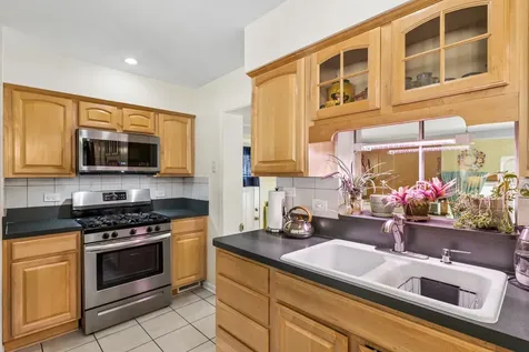 1044 Charing Cross Road Lombard IL 60148