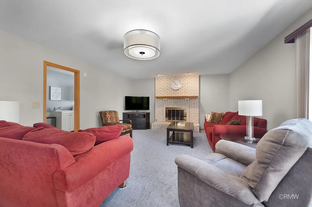 1216 West Grove Street Addison IL 60101
