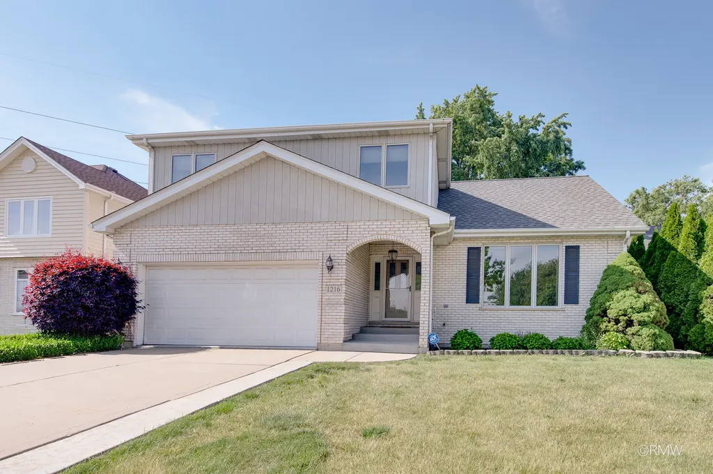 1216 West Grove Street Addison IL 60101