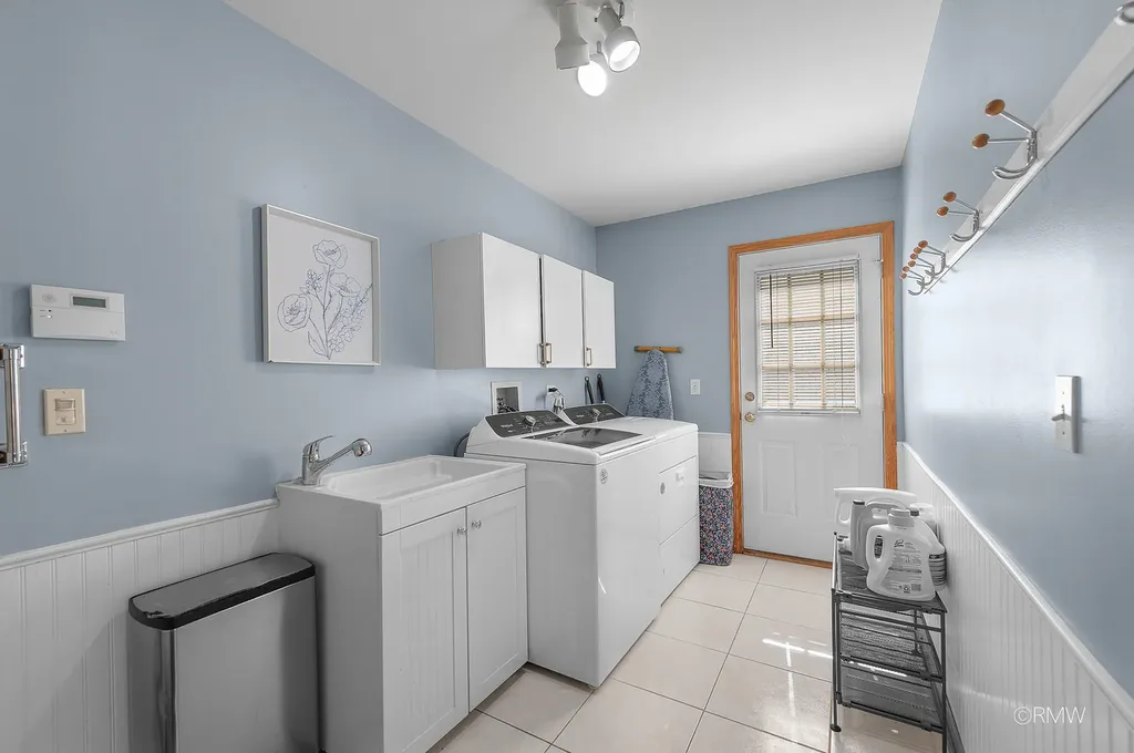 1216 West Grove Street Addison IL 60101