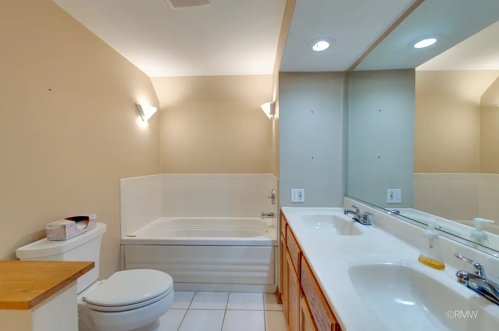 1216 West Grove Street Addison IL 60101