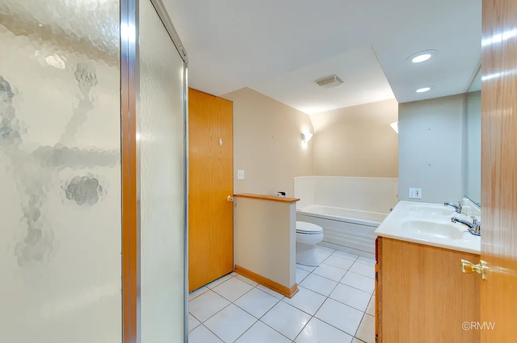 1216 West Grove Street Addison IL 60101