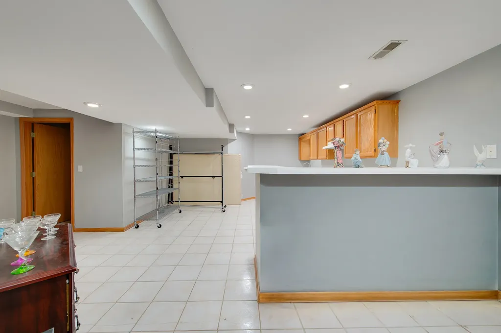 1216 West Grove Street Addison IL 60101