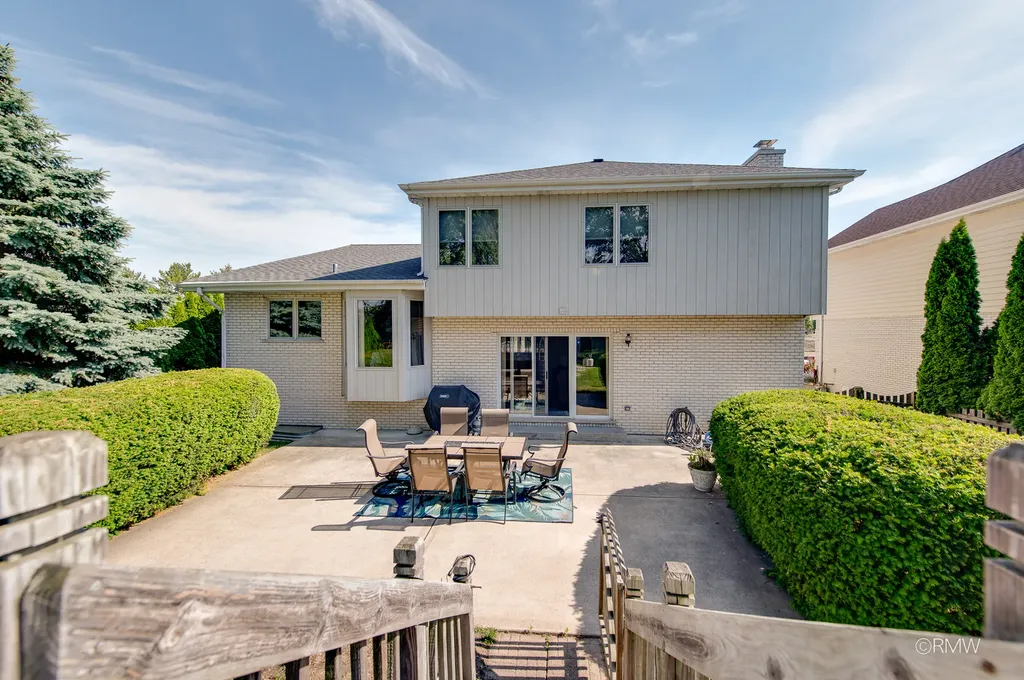 1216 West Grove Street Addison IL 60101