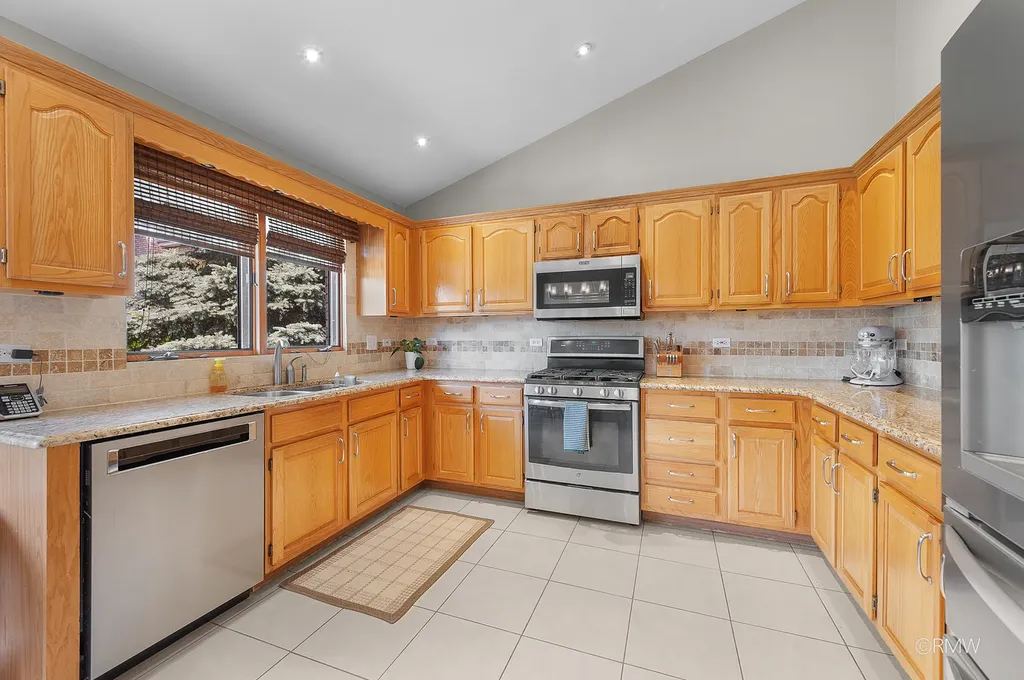 1216 West Grove Street Addison IL 60101
