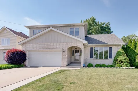 1216 West Grove Street Addison IL 60101