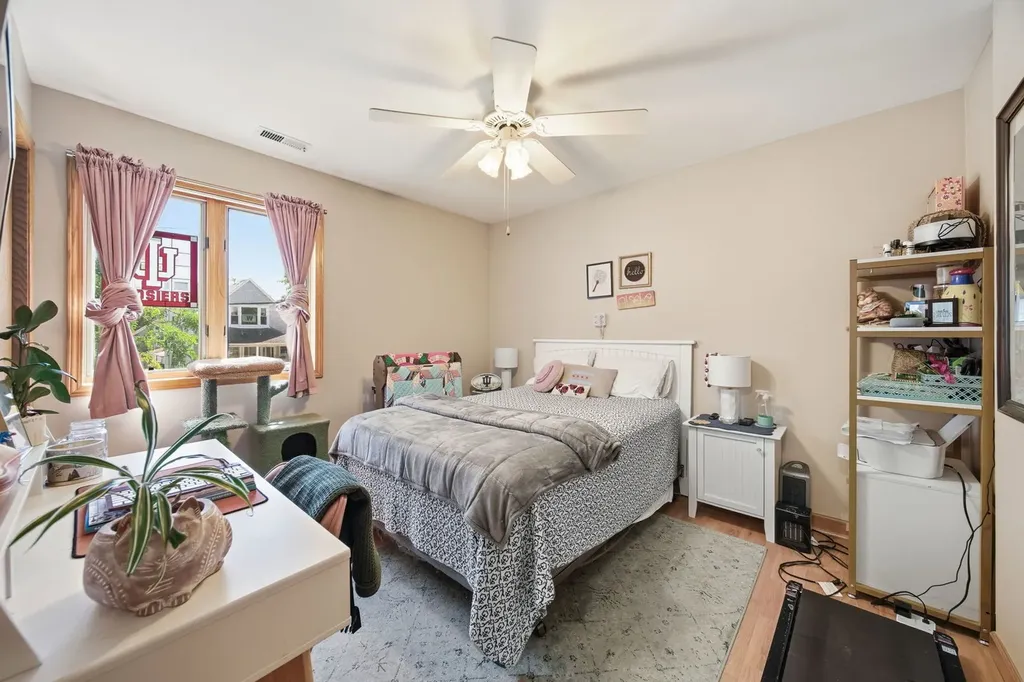 5624 West Higgins Avenue Chicago IL 60630