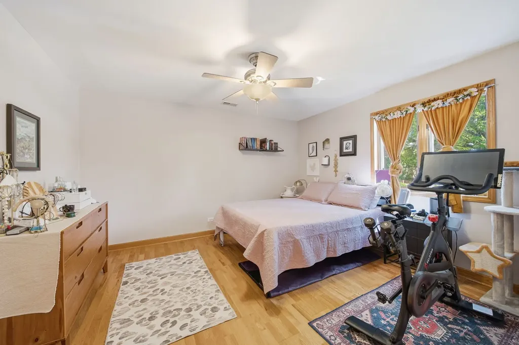 5624 West Higgins Avenue Chicago IL 60630