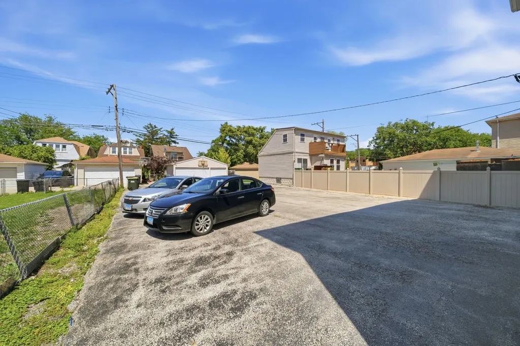 5624 West Higgins Avenue Chicago IL 60630