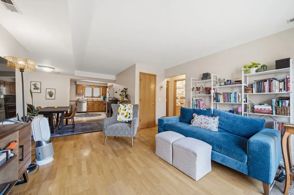 5624 West Higgins Avenue Chicago IL 60630