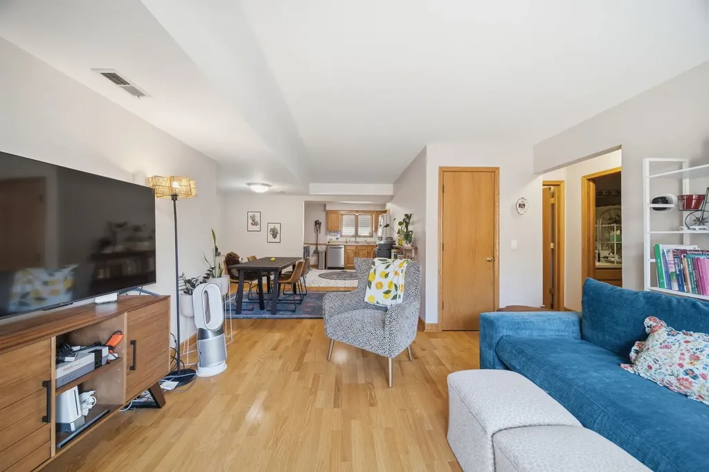 5624 West Higgins Avenue Chicago IL 60630