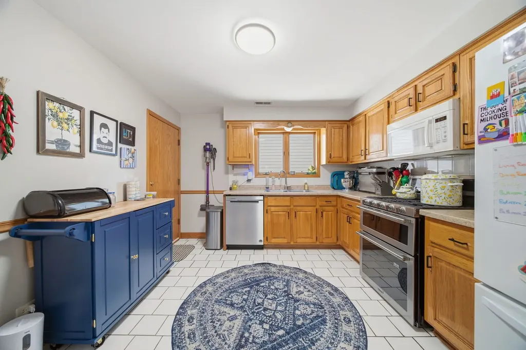 5624 West Higgins Avenue Chicago IL 60630
