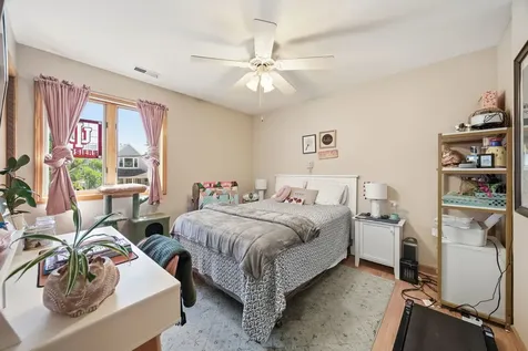 5624 West Higgins Avenue Chicago IL 60630
