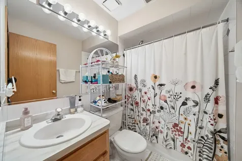 5624 West Higgins Avenue Chicago IL 60630