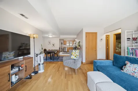 5624 West Higgins Avenue Chicago IL 60630