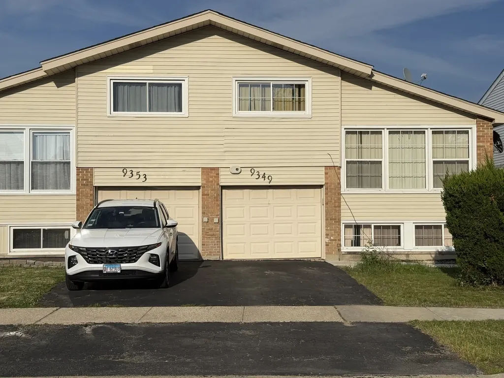9349 Twin Oaks Lane Des Plaines IL 60016