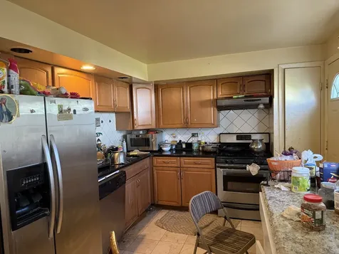 9349 Twin Oaks Lane Des Plaines IL 60016