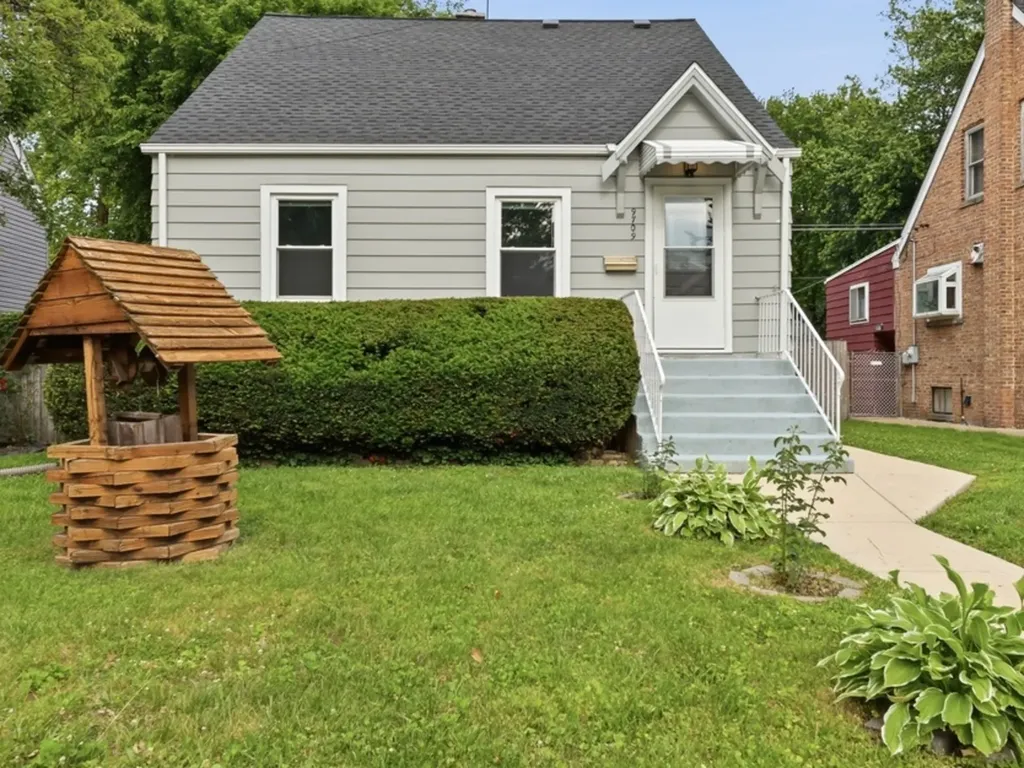 9709 51ST Avenue Oak Lawn IL 60453