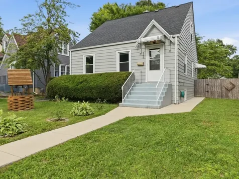 9709 51ST Avenue Oak Lawn IL 60453
