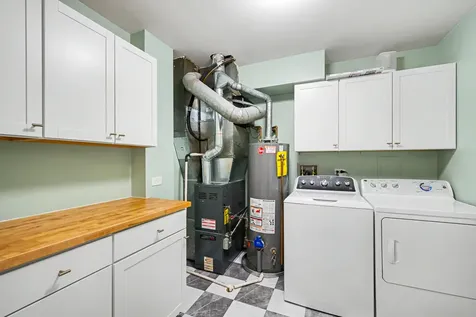 27W685 Grasmere Drive Winfield IL 60190