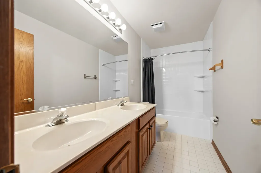 533 Springwood Lane Bolingbrook IL 60440