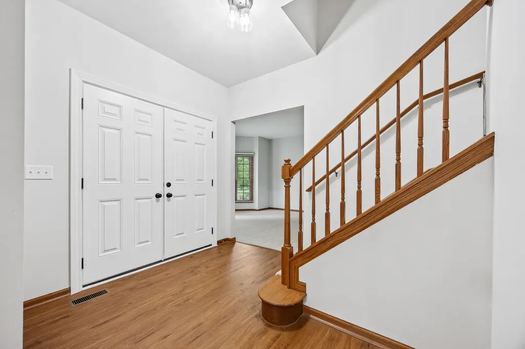 533 Springwood Lane Bolingbrook IL 60440
