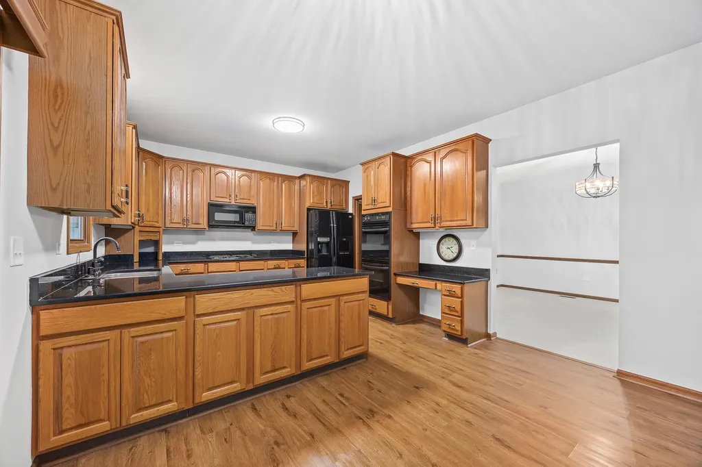 533 Springwood Lane Bolingbrook IL 60440