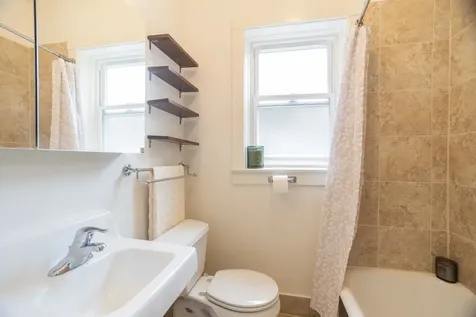 1319 West Early Avenue Chicago IL 60660