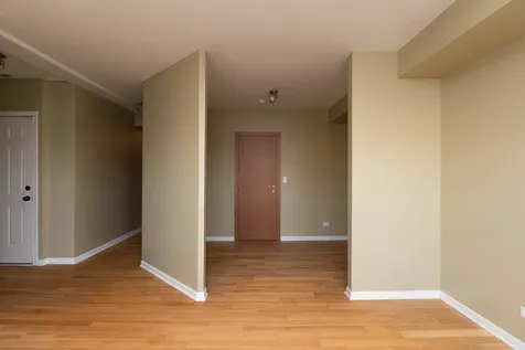 3103 West Lawrence Avenue Chicago IL 60625