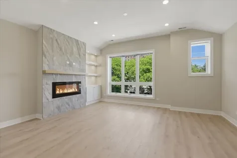 4932 South Champlain Avenue Chicago IL 60615