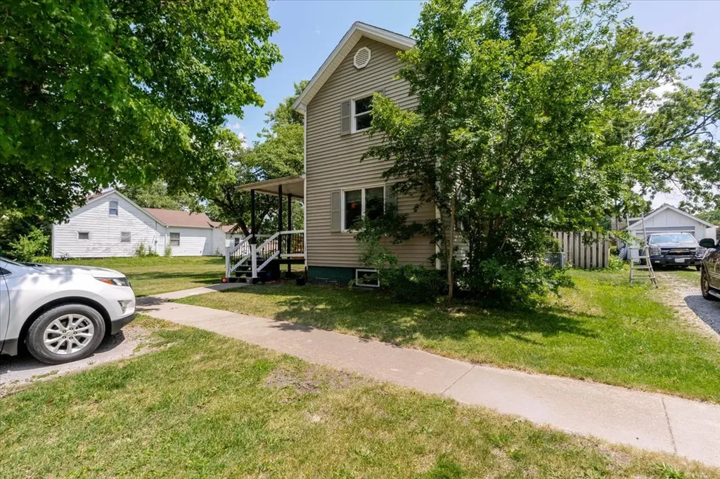 340 West 1st Street El Paso IL 61738