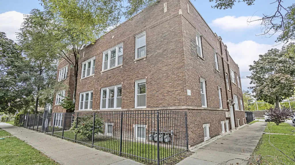 3903 West Shakespeare Avenue Chicago IL 60647