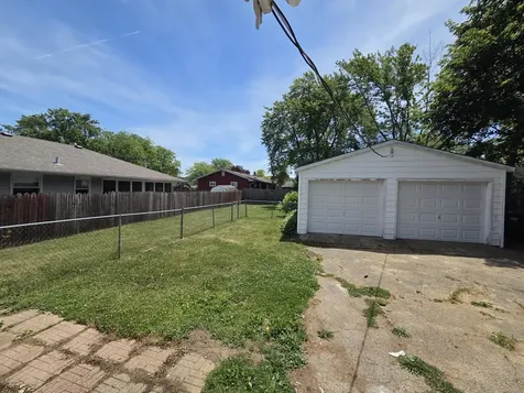 524 Amsterdam Street Woodstock IL 60098