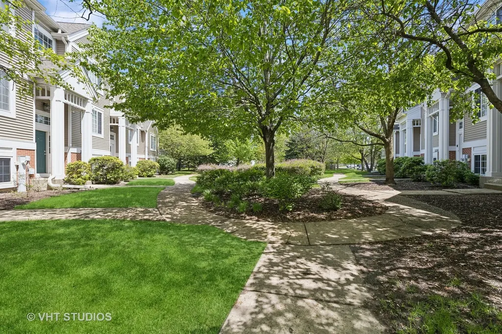 2222 Daybreak Drive Aurora IL 60503