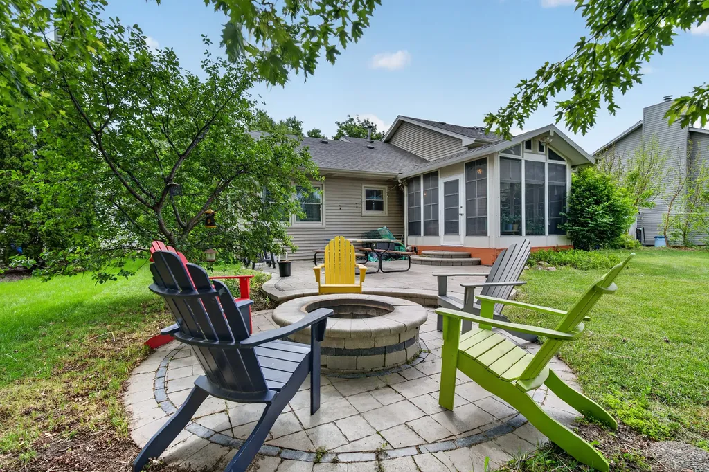 1389 Valayna Drive Aurora IL 60504