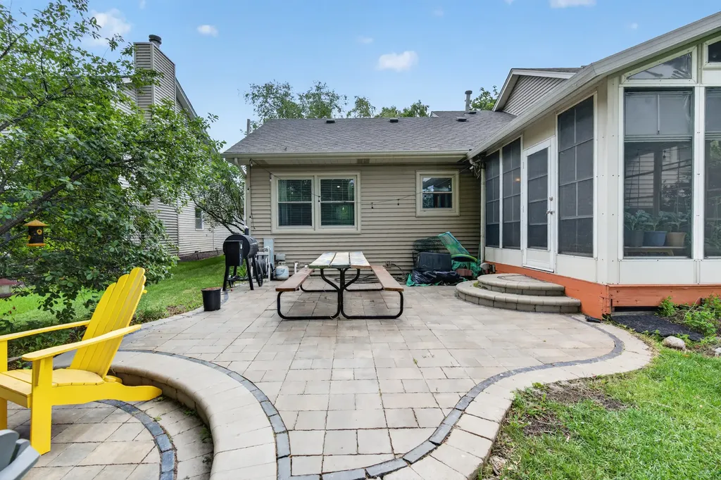 1389 Valayna Drive Aurora IL 60504