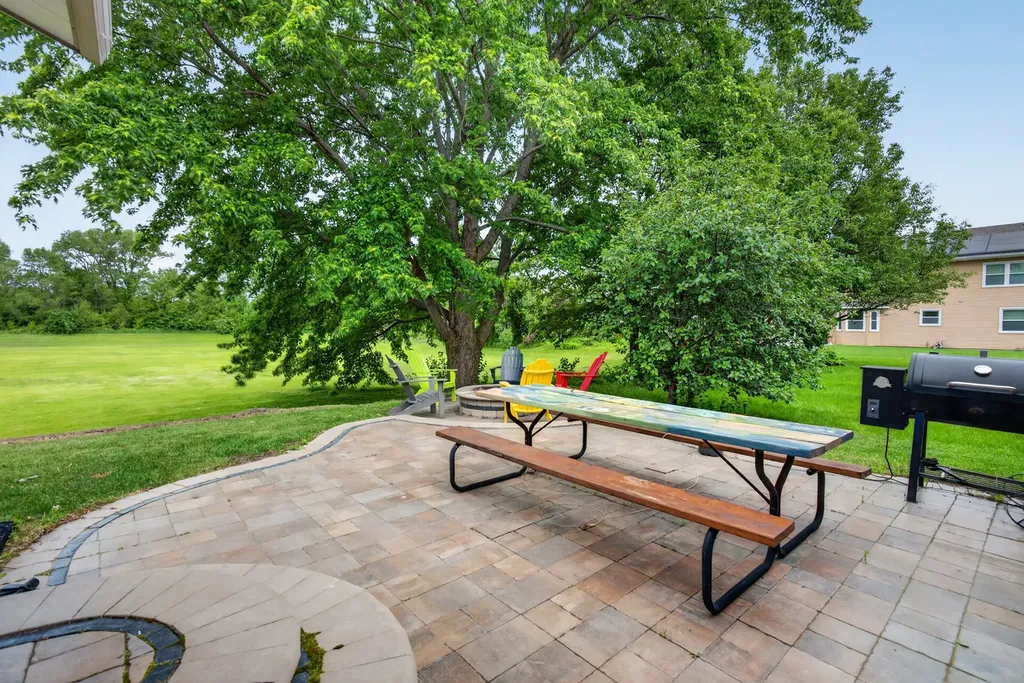 1389 Valayna Drive Aurora IL 60504