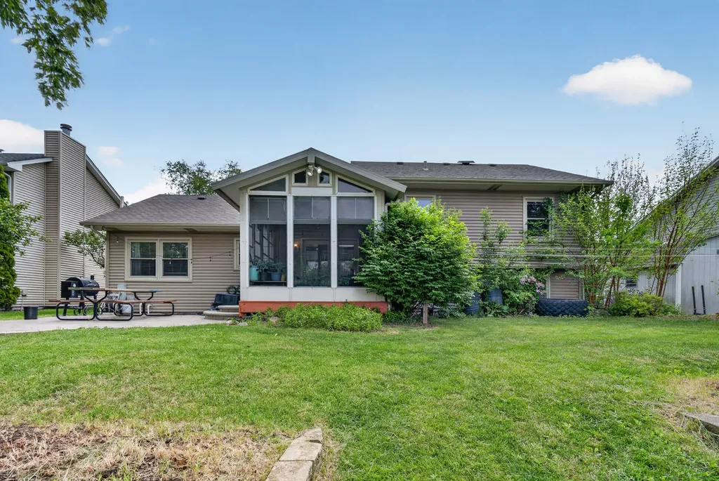 1389 Valayna Drive Aurora IL 60504