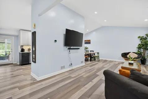 1389 Valayna Drive Aurora IL 60504