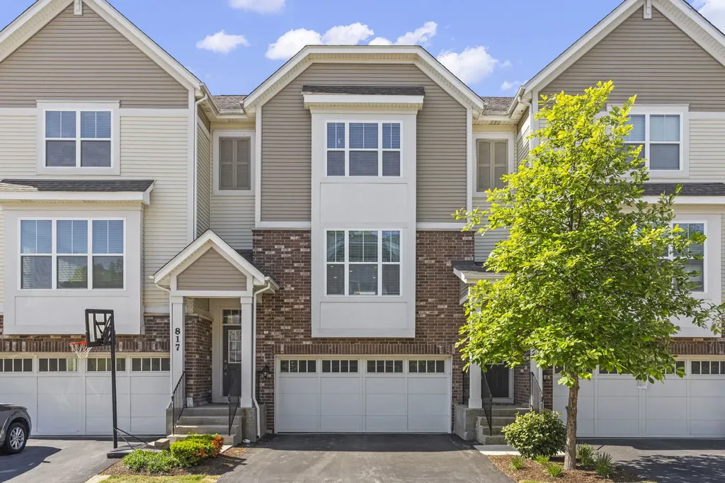 821 West Chase Lane Palatine IL 60067