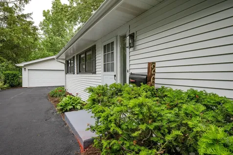 26 East Woodland Road Lake Bluff IL 60044