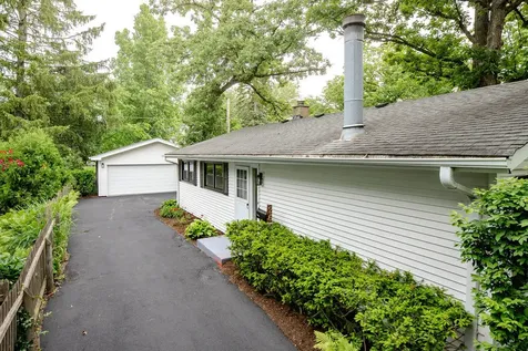 26 East Woodland Road Lake Bluff IL 60044