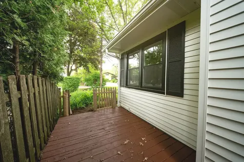 26 East Woodland Road Lake Bluff IL 60044