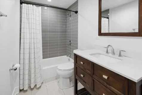 6205 North Tripp Avenue Chicago IL 60646