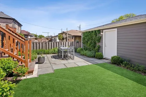 6205 North Tripp Avenue Chicago IL 60646
