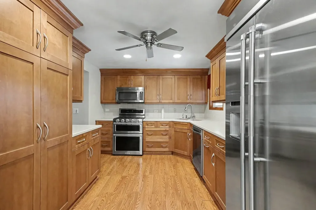 1714 Kingston Lane Schaumburg IL 60193