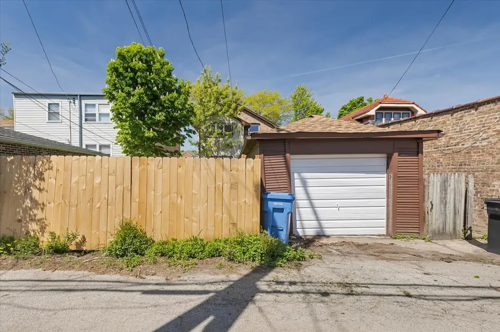 6515 North Maplewood Avenue Chicago IL 60645