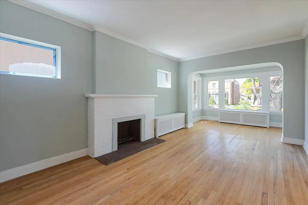 6515 North Maplewood Avenue Chicago IL 60645