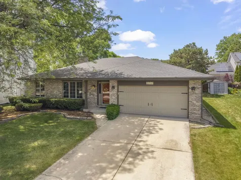 2717 Rolling Meadows Drive Naperville IL 60564
